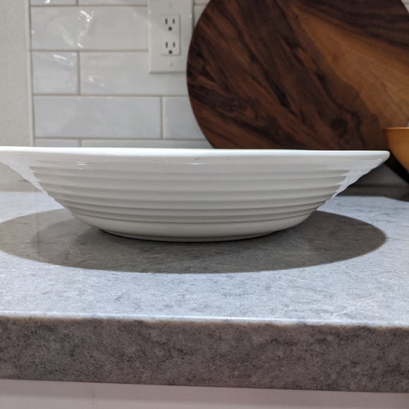 Williams-Sonoma serving bowl - Picture 4 of 4